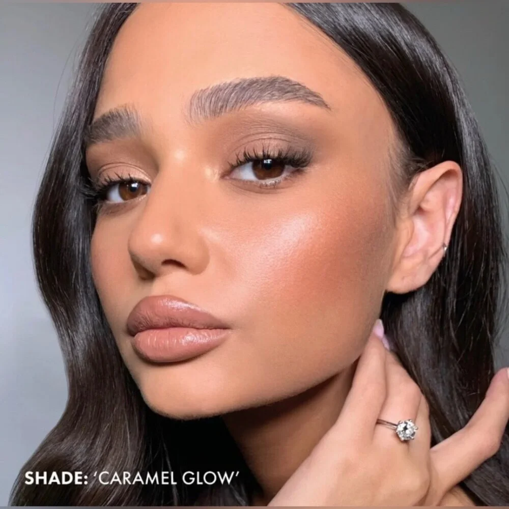 ICONIC London Radiance Booster in shade “Caramel Glow”